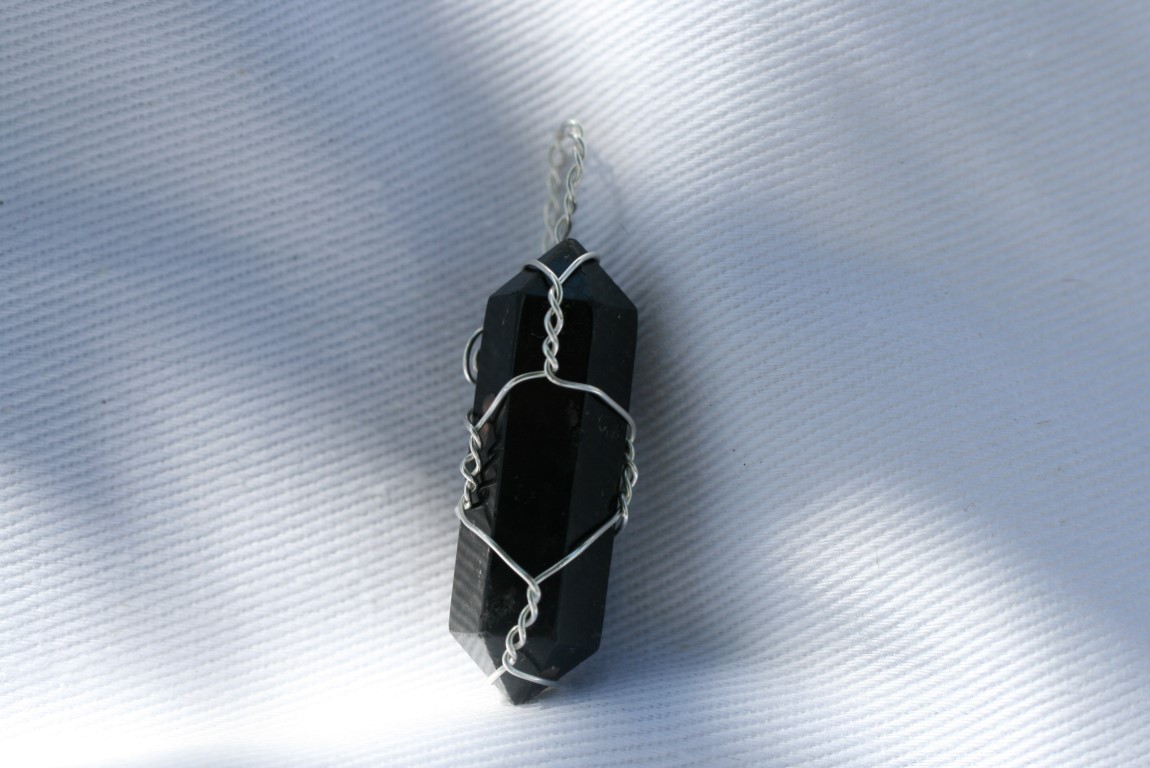 Nuummite Pendant accentuates our Magical abilities 5253